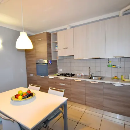Ferienhaus Spacious Holiday With Lake View In Verbania