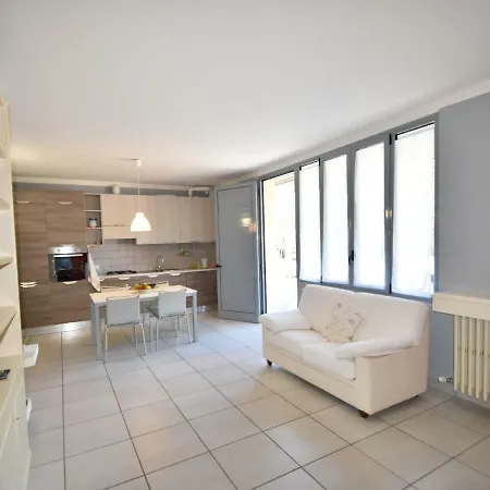 Ferienhaus Spacious Holiday With Lake View In