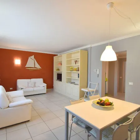 Ferienhaus Spacious Holiday With Lake View In Verbania