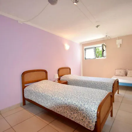 Spacious Holiday With Lake View In Ferienhaus *