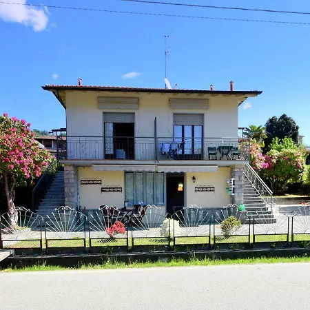 Spacious Holiday With Lake View In Ferienhaus Verbania