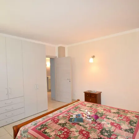 Spacious Holiday With Lake View In Ferienhaus *